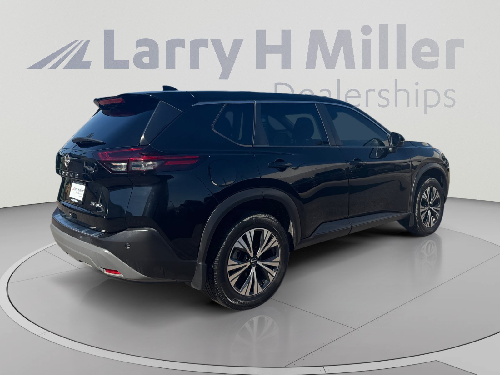 Used 2022 Nissan Rogue SV AWD/4WD image 5