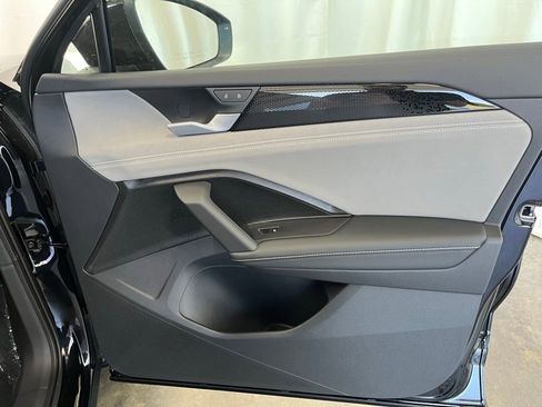 New 2025 Volkswagen Tiguan SE R-Line image 11