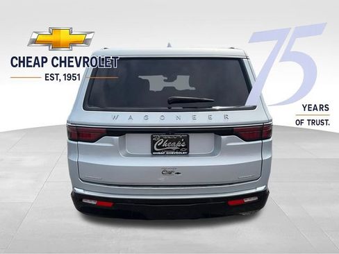 Used 2022 Jeep Wagoneer Series III AWD/4WD image 4