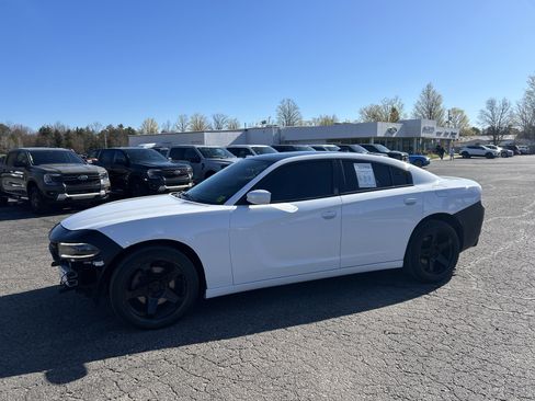 Used 2015 Dodge Charger SXT w/ AWD Premium Group image 7