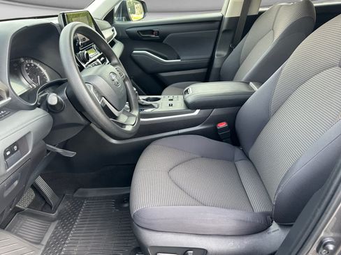 Used 2023 Toyota Highlander L FWD image 10