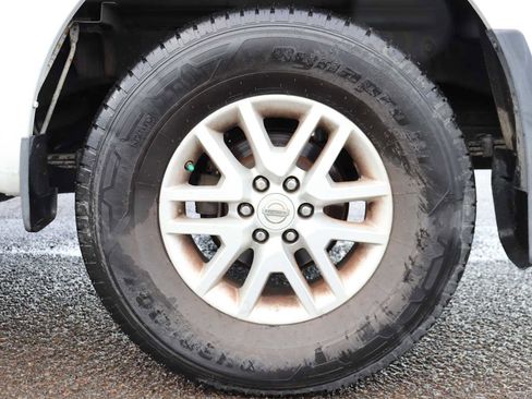 Used 2018 Nissan Frontier SV image 9