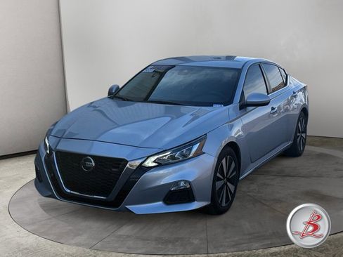Used 2021 Nissan Altima 2.5 SV image 2