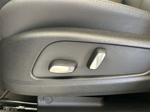 New 2026 Cadillac XT5 Luxury image 15