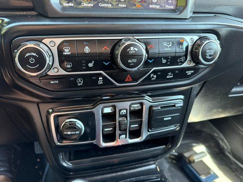 Used 2021 Jeep Wrangler Unlimited Sahara image 36