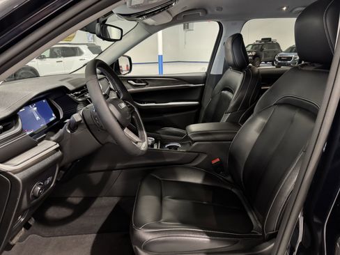 Used 2023 Jeep Grand Cherokee Limited image 26