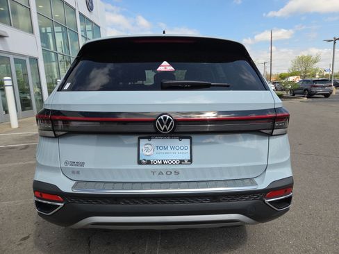 New 2026 Volkswagen Taos SE FWD image 5