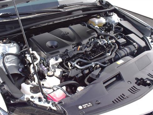 Used 2021 Toyota Camry LE image 32