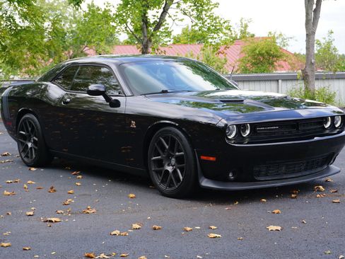 Used 2016 Dodge Challenger R/T Scat Pack w/ Leather Interior Group RWD image 3