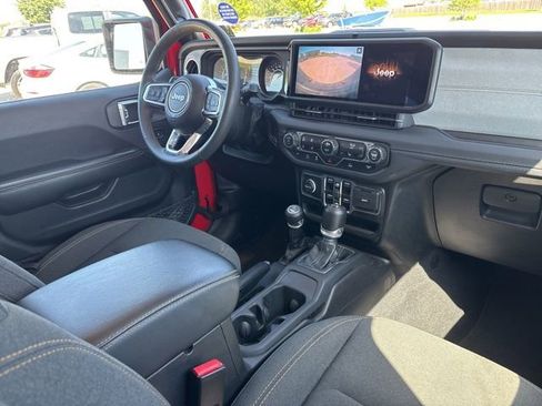 Used 2024 Jeep Wrangler Unlimited Sahara AWD/4WD image 22