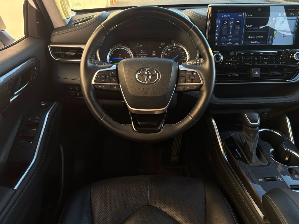 Certified 2022 Toyota Highlander Platinum AWD/4WD image 16