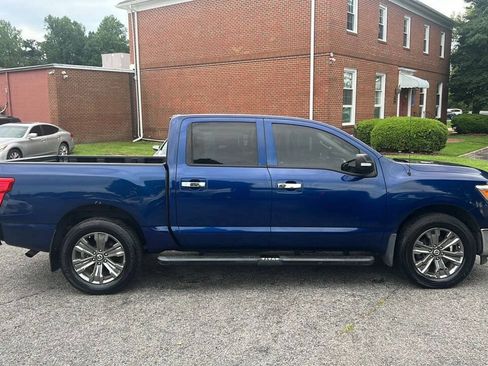 Used 2019 Nissan Titan SV w/ SV Convenience Package AWD/4WD image 4