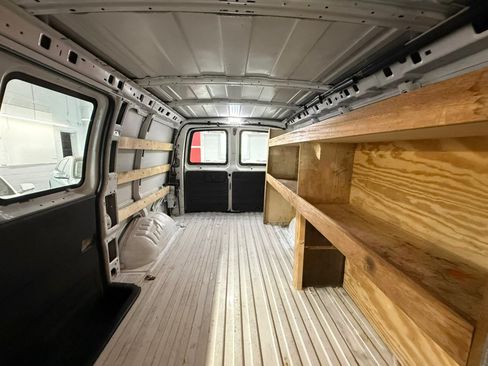 Used 2018 Chevrolet Express 2500 w/ Driver Convenience Package RWD image 24