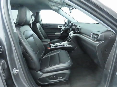 Used 2022 Ford Explorer XLT w/ Equipment Group 202A image 20