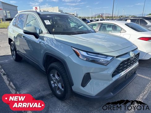 Used 2022 Toyota RAV4 XLE w/ XLE Grade Weather Package AWD/4WD image 1