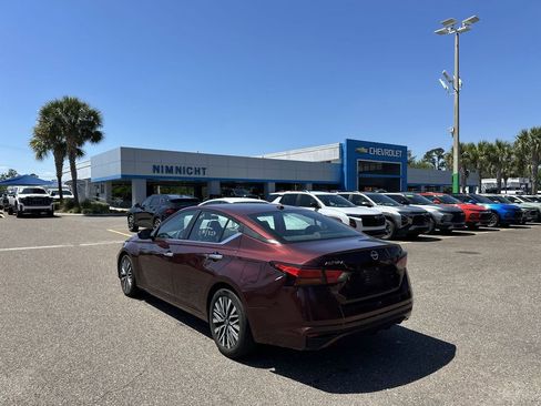 Used 2024 Nissan Altima 2.5 SV FWD image 14