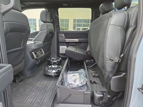 Used 2026 Ford F450 Platinum w/ FX4 Off-Road Package AWD/4WD image 32
