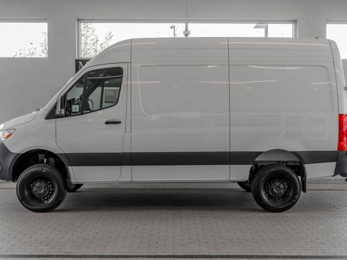 Used 2025 Mercedes-Benz Sprinter 2500 image 2