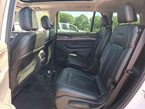 Used 2023 Jeep Grand Cherokee L Limited AWD/4WD image 17