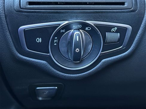 Certified 2022 Mercedes-Benz GLC 300 image 31