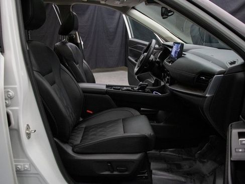 Used 2024 Nissan Rogue Platinum w/ Platinum Premium Package image 16