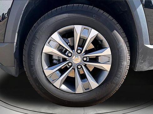 Used 2025 Chevrolet Equinox LT AWD/4WD image 36
