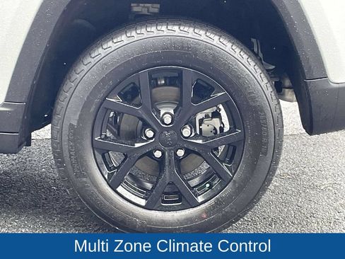 Used 2026 Jeep Grand Cherokee Altitude RWD image 13