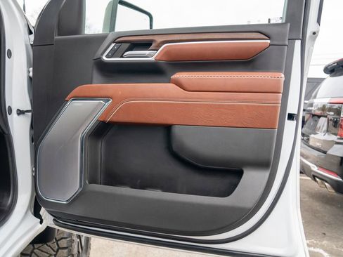 Used 2024 GMC Sierra 2500 Denali Ultimate w/ Snow Plow Prep/Camper Package image 10