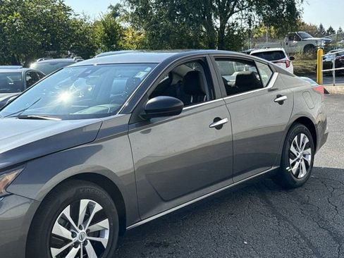 Used 2025 Nissan Altima 2.5 S image 13