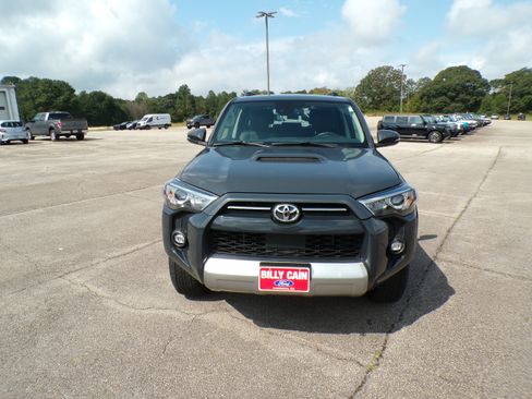 Used 2024 Toyota 4Runner TRD Off-Road Premium image 2