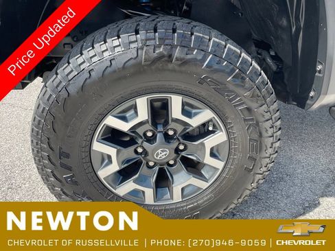 Used 2018 Toyota Tacoma TRD Off-Road w/ Technology Package RWD image 43