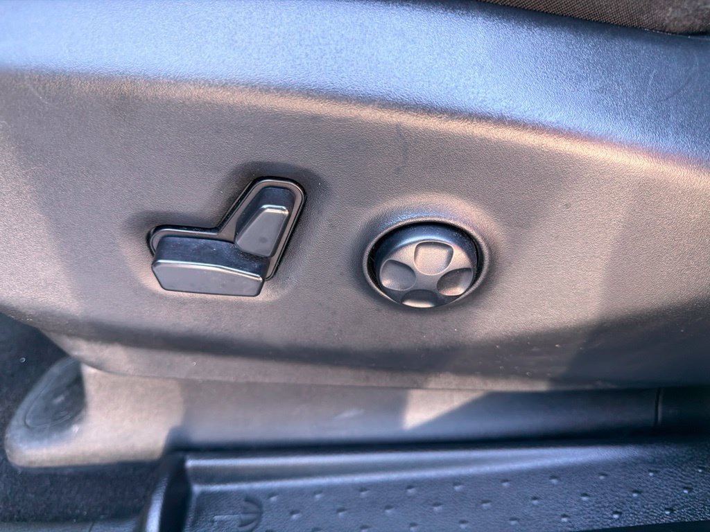 Used 2025 Chrysler Pacifica Select FWD image 23