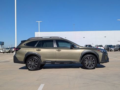 Certified 2025 Subaru Outback Onyx Edition image 6