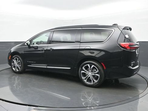 New 2026 Chrysler Pacifica Pinnacle image 3