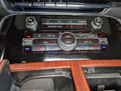 Used 2023 Lincoln Navigator Reserve AWD/4WD image 35