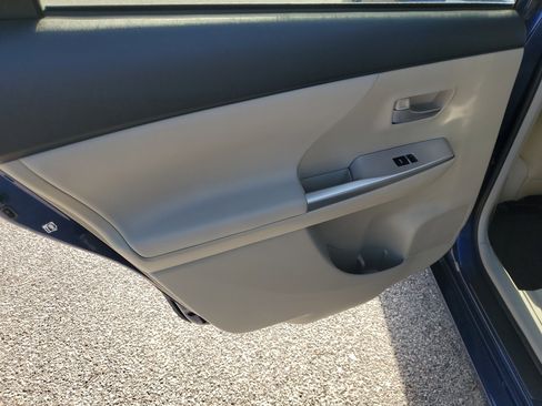 Used 2012 Toyota Prius V Five image 19