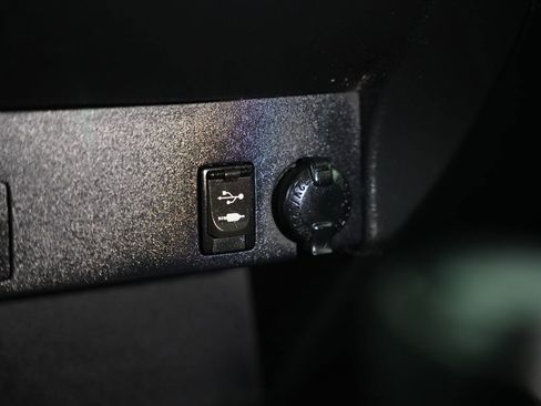 Used 2018 Toyota RAV4 LE w/ All Weather Liner Package FWD image 27