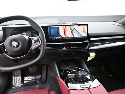 Used 2025 BMW 530i xDrive w/ Premium Package image 16