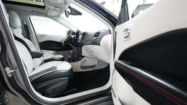 Used 2018 Jeep Compass Limited w/ Navigation Group AWD/4WD image 10