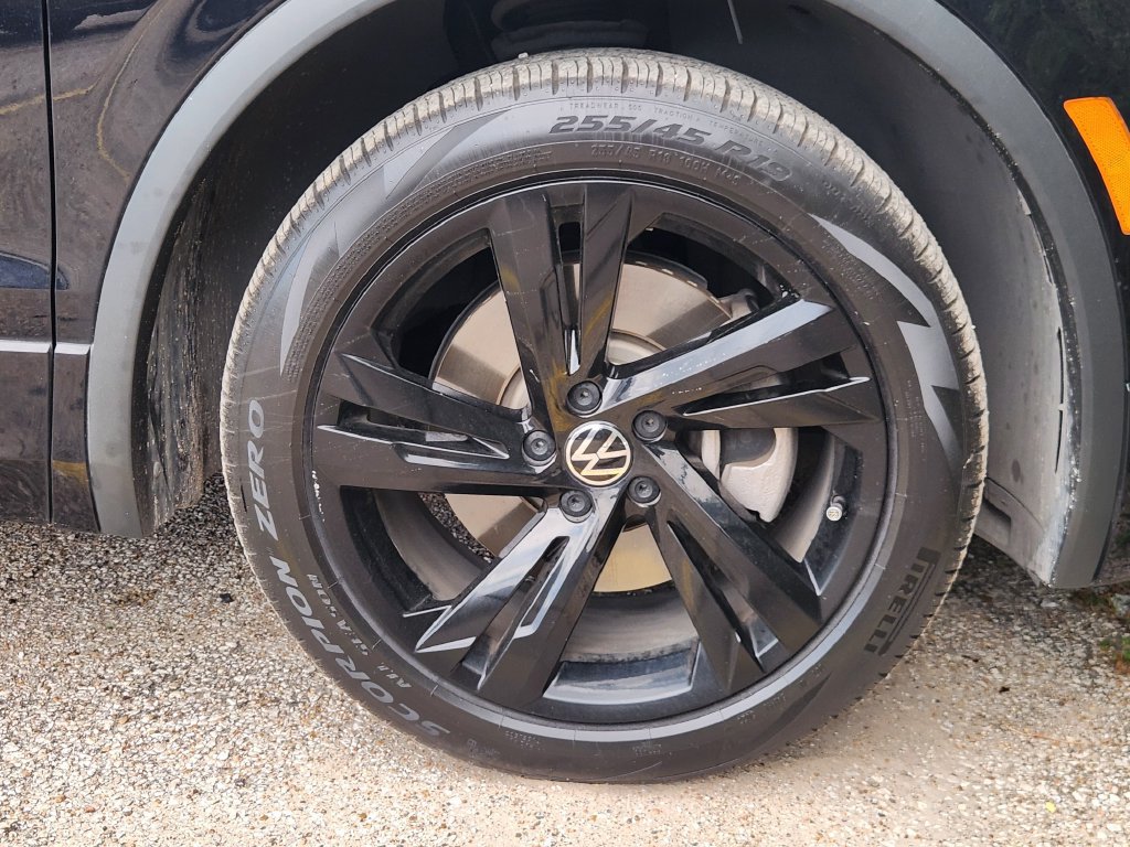 Used 2024 Volkswagen Tiguan SE R-Line w/ MDO Package, Three-Row FWD image 6