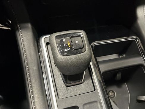 Used 2025 Nissan Pathfinder SL w/ Black Appearance Package FWD image 18