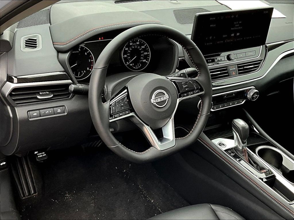 Used 2025 Nissan Altima 2.5 SR w/ SR Premium Package FWD image 19