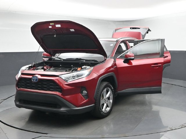 Used 2021 Toyota RAV4 XLE Premium AWD/4WD image 48