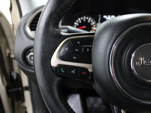 Used 2016 Jeep Renegade Latitude w/ Cold Weather Group image 10