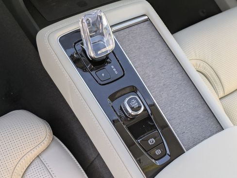 New 2026 Volvo XC90 T8 Ultra w/ Protection Package Premier image 13