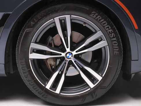 Used 2021 BMW X7 xDrive40i w/ M Sport Package AWD/4WD image 42