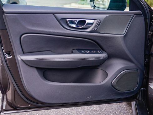 Used 2025 Volvo V60 B5 Cross Country Plus image 22