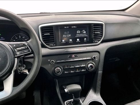 Used 2021 Kia Sportage LX image 8