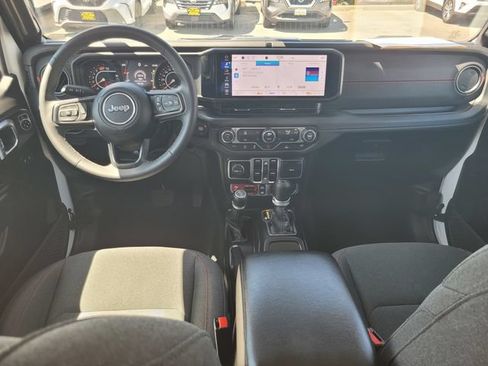 Used 2025 Jeep Wrangler Unlimited Rubicon AWD/4WD image 16