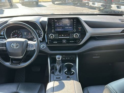 Used 2020 Toyota Highlander XLE image 10